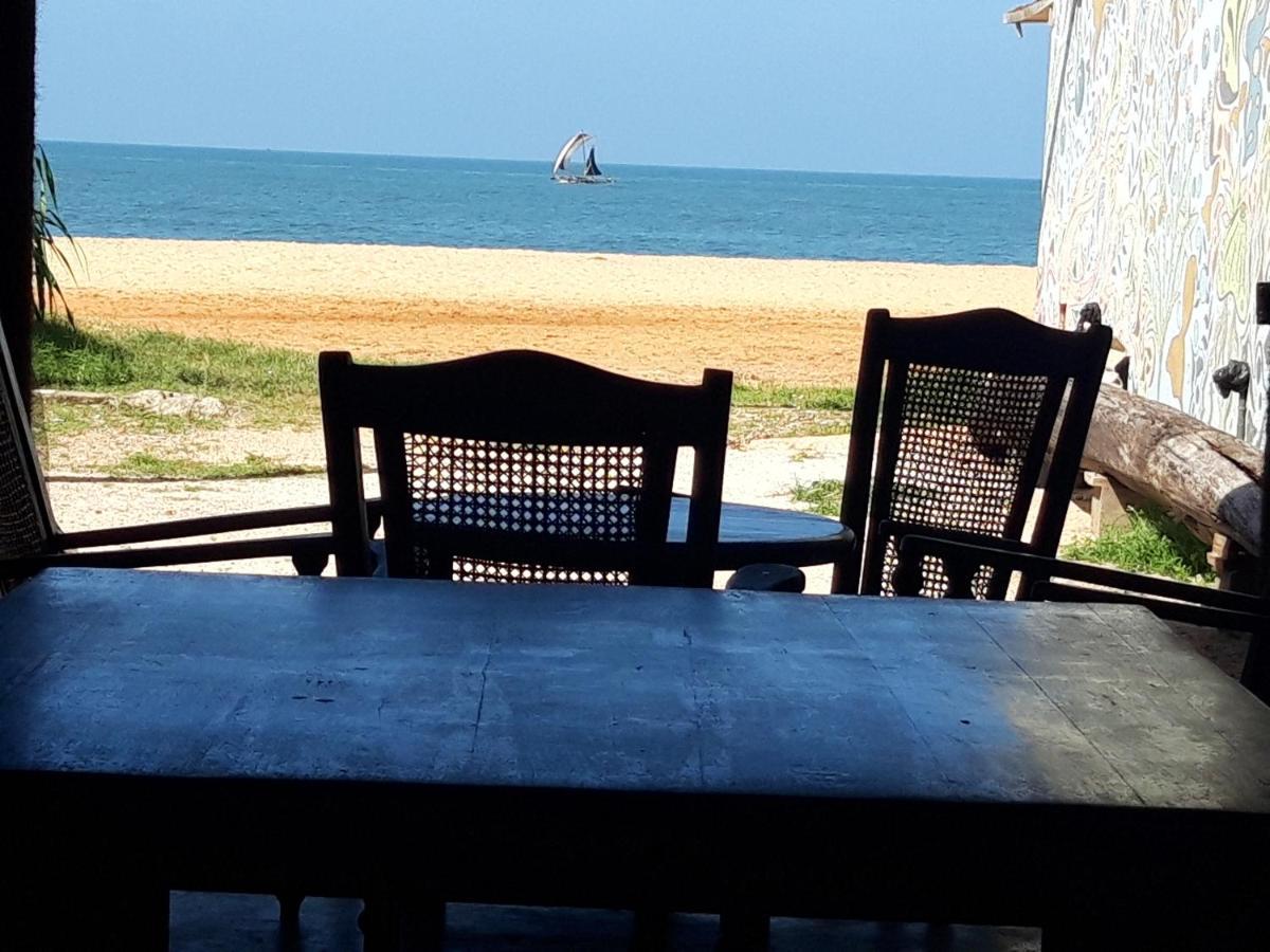 The Sea House Hotel Kudapaduwa Екстериор снимка